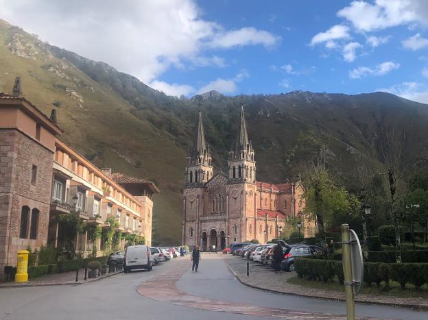 Arranca el arreglo de la explanada de Covadonga, que se hará por fases