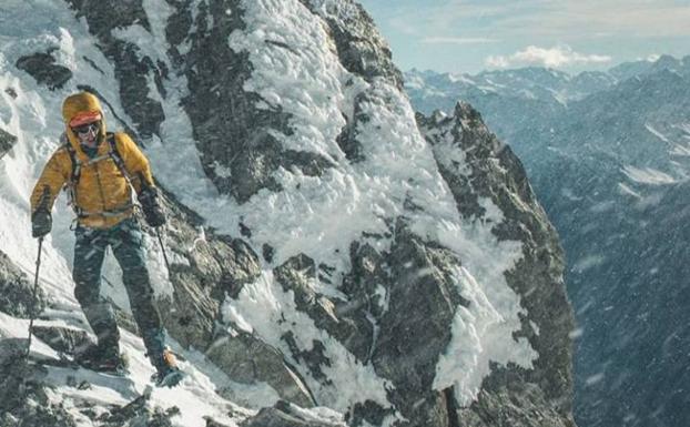 Jost kobusch realiza en solitario el primer ascenso al pico Amotsang en Nepal