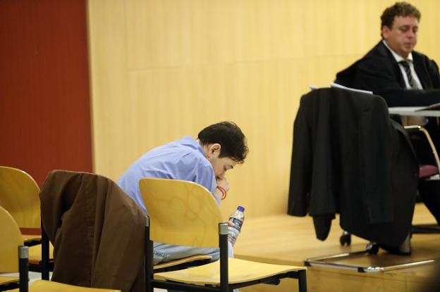 «Se quería suicidar, solo intenté quitarle el cuchillo para que no lo hiciese»