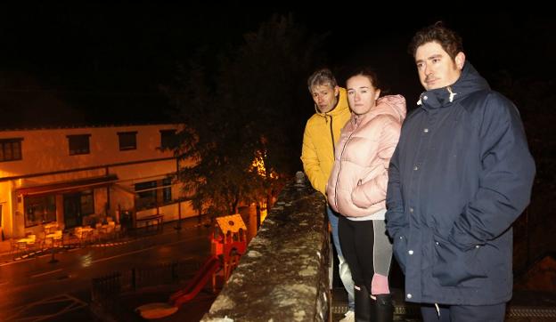 «Solo nos queda cruzar los dedos y esperar que llueva poco», confían los vecinos