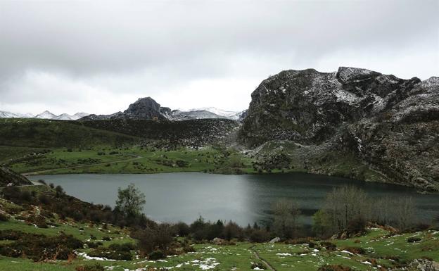 El 'tercer lago' de Covadonga aparece con la lluvia