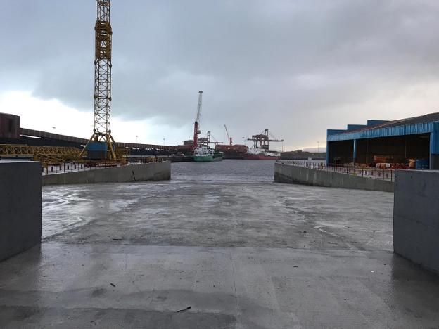 La planta de reciclado de buques de El Musel se estrena con el 'Aquila Explorer'