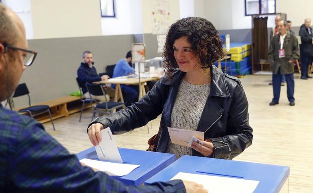 Sofía Castañón ve una «responsabilidad» votar para «salvaguardar la democracia»