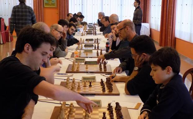 Vibrante duelo entre Álvarez y Vergara en el Campeonato de Asturias de ajedrez