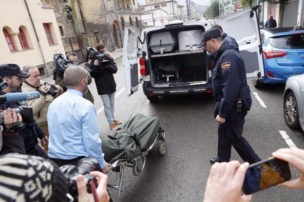 Un hombre mata «con saña» a cuchilladas a su yerno en Mieres, que estaba separado de su hija