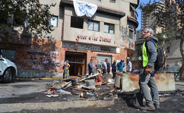 Incendian dos hoteles y saquean dos restaurantes de Lucio Torre en Chile