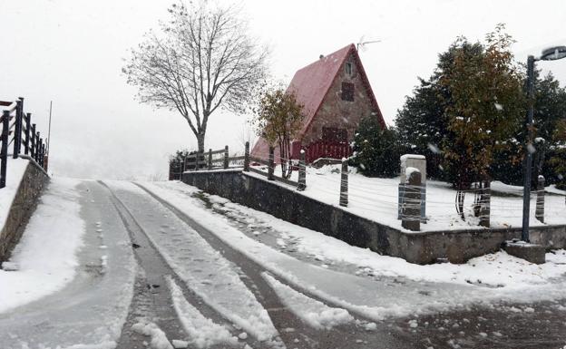 La DGT pide que no se circule por carreteras de Asturias y León ante el riesgo de nevadas