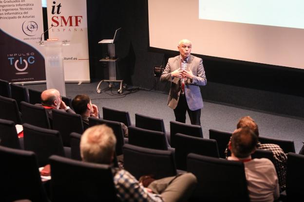 «La administración apuesta por la gestión electrónica, y el reto es consolidarla»