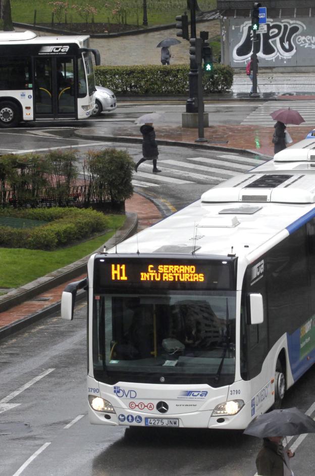 El Ayuntamiento aprobará sin apenas cambios el plan de autobuses del tripartito