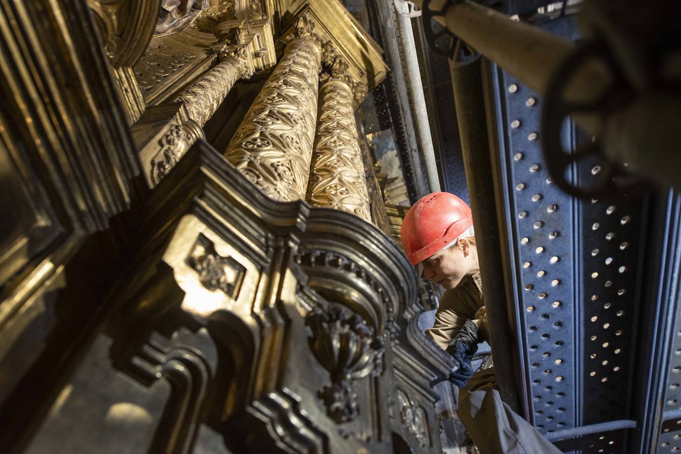 Los retablos de la Catedral de Oviedo, en plena renovación de imagen