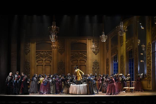 'Un baile de máscaras' genuino y aplaudido