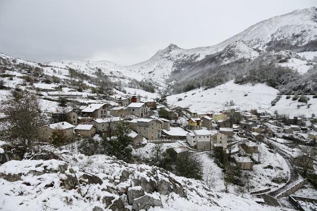 La nieve y el elevado caudal de los ríos ponen en alerta a los vecinos