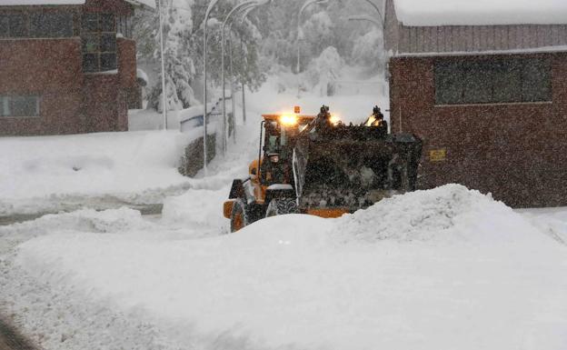 La mayor acumulación de nieve de la última década en el Huerna