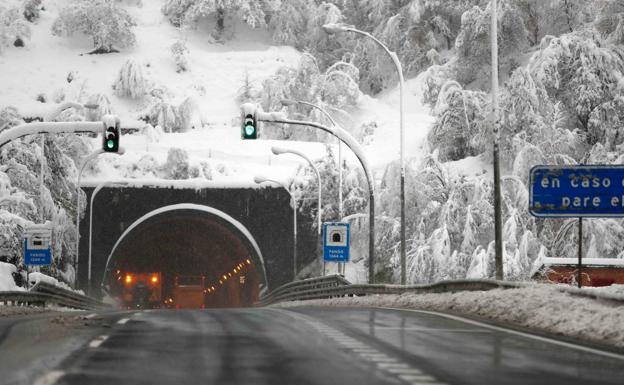 Temporal en Asturias | El temporal colapsa carreteras y obliga a extremar la vigilancia en los ríos
