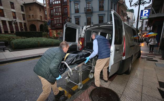 Encuentran los cadáveres de dos personas en un piso de Oviedo, que podrían llevar cuatro años muertas