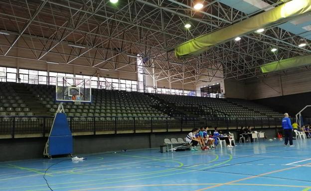 Los árbitros expulsan al público por su mal comportamiento en un partido de baloncesto en Avilés