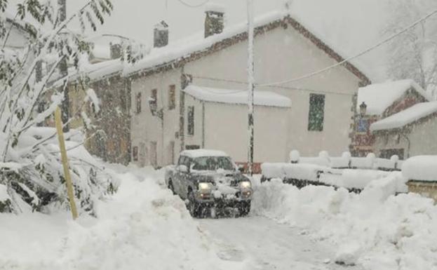 La nieve deja sin luz a Tarna: «No es aceptable»