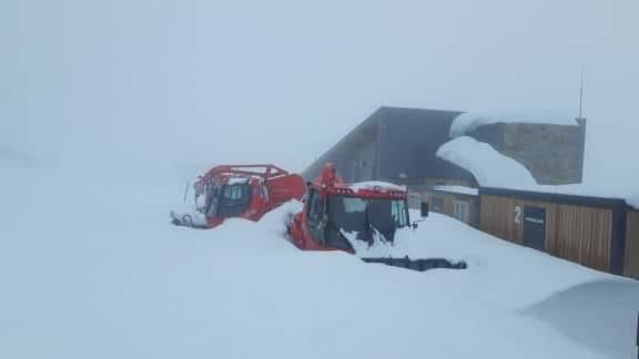 La nieve cubre Fuentes de Invierno