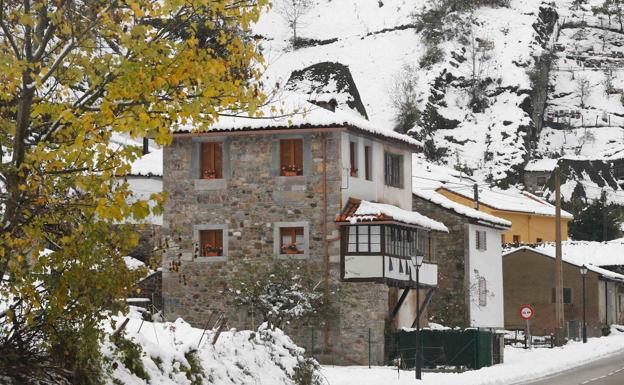 El occidente asturiano se recupera del temporal