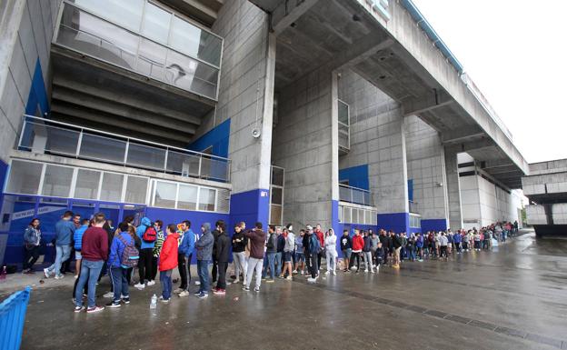 Real Oviedo-Sporting | La policía impide la venta de entradas para el derbi