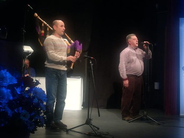 La segunda eliminatoria del concurso de tonada cangués vence al mal tiempo