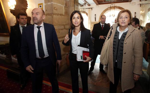 La presidenta de Adif asegura que «se están cumpliendo razonablemente» los plazos de la obra de la variante de Pajares