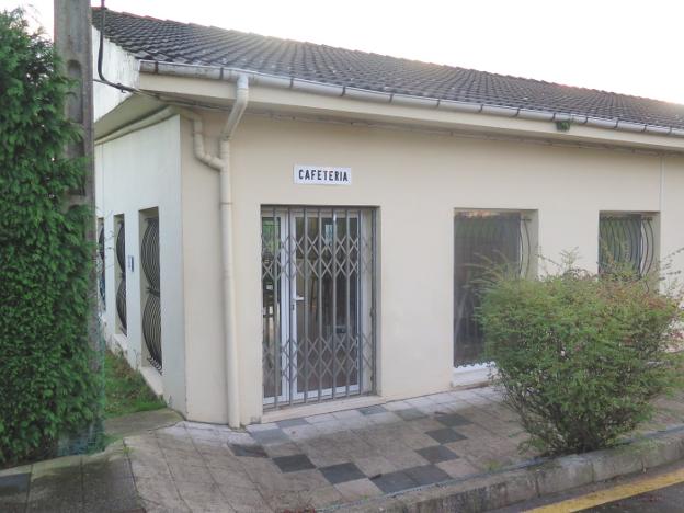 Sariego aísla el edificio polivalente de sus piscinas por casi 10.000 euros