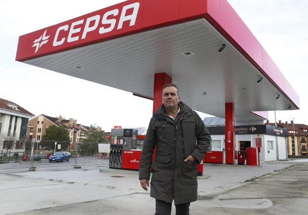 «Han sido meses duros. Esta gasolinera debería haber estado abierta hace tiempo»