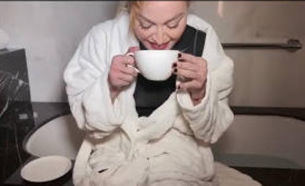 Madonna se bebe su orina