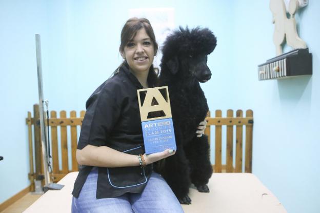 Una sierense gana el premio de peluquería canina más prestigioso de España