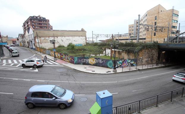 El acusado de mandar más de 200 mensajes a una compañera de trabajo en Oviedo está «ilocalizable»