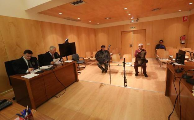 Un avilesino se enfrenta a un desahucio por una deuda de tres euros