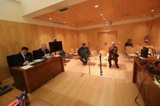 Un avilesino afronta un desahucio por una deuda de tres euros