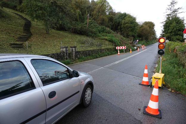 Fomento y Ribadesella retirarán el argayu de la nacional 632