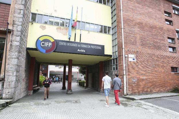 Un estudiante de veinte años se rompe el brazo en unas prácticas en el centro de FP