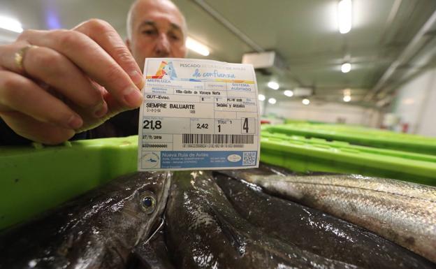 El pescado de la rula de Avilés ya presume de un nuevo sello de calidad