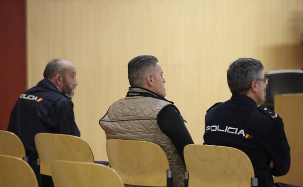 El acusado de vender cocaína y marihuana en su casa de Tremañes acepta tres años y medio de cárcel