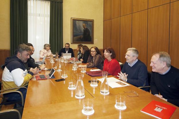 La reserva de un millón de euros para la renta social facilita el acuerdo presupuestario