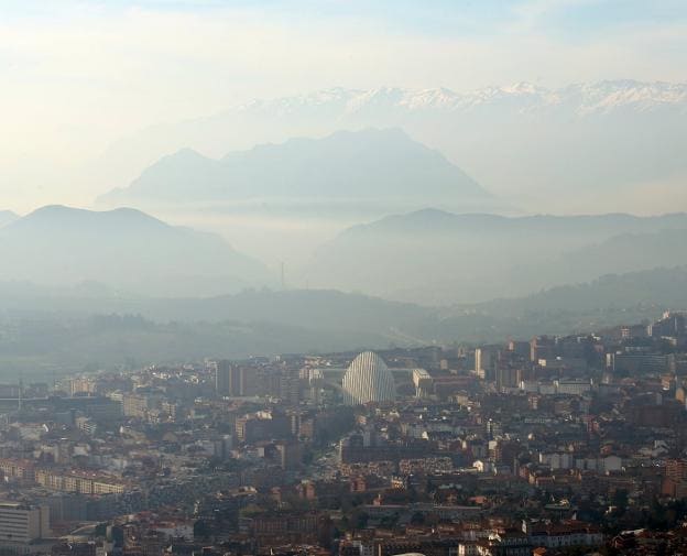 Oviedo está en la lista negra de la contaminación. / PIÑA