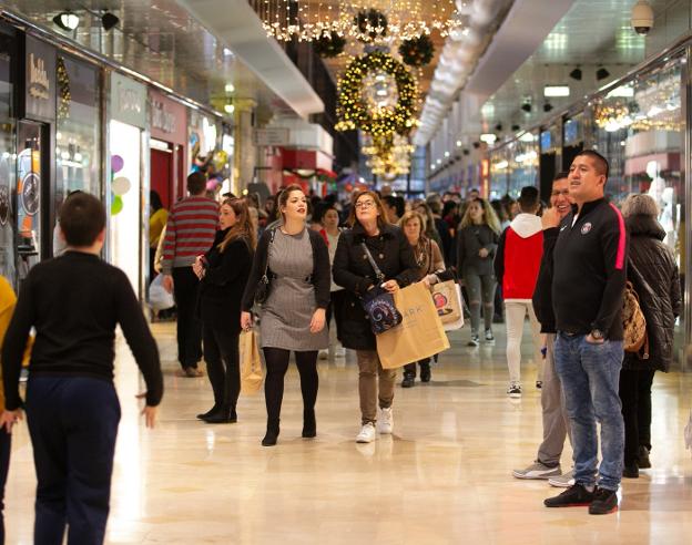 El 'Black Friday' crece en Asturias con una «afluencia masiva» y más ventas