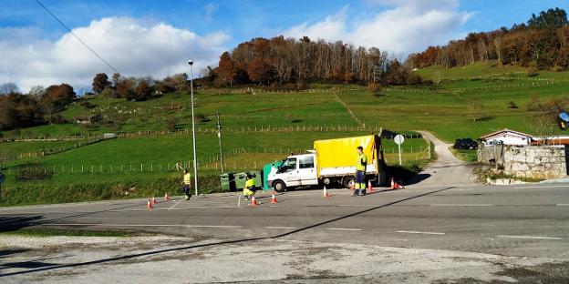 Onís repara pistas y crea pasos de peatones