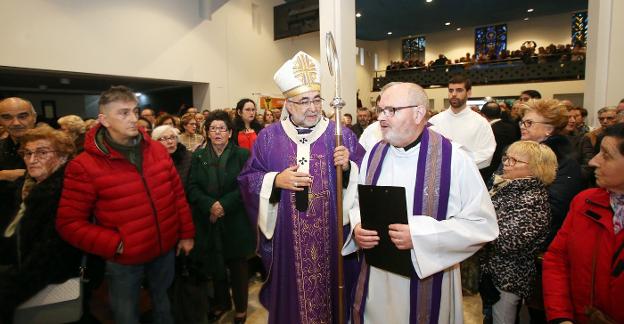 «Es una buena noticia que inauguremos el templo de La Tenderina y se quede pequeño»