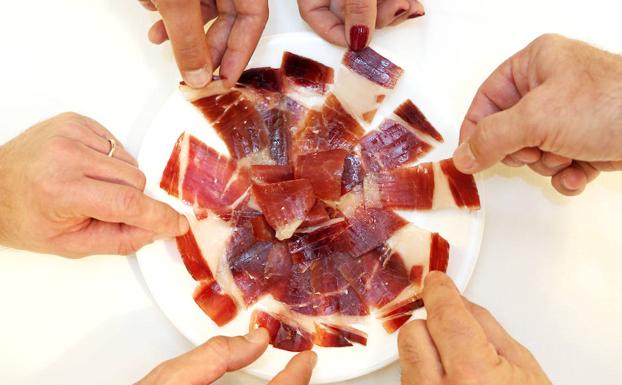 El mejor jamón ibérico en lonchas se vende por menos de 17 euros, según la OCU