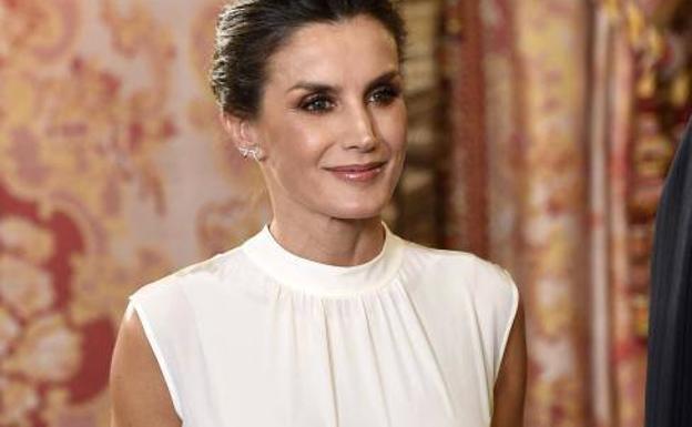 La falda reciclada y low cost de la Reina Letizia de la que todo el mundo habla