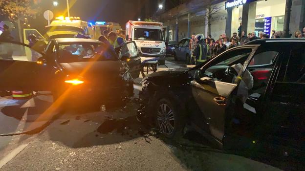 Dos heridos leves en un accidente de tráfico en el centro de La Felguera