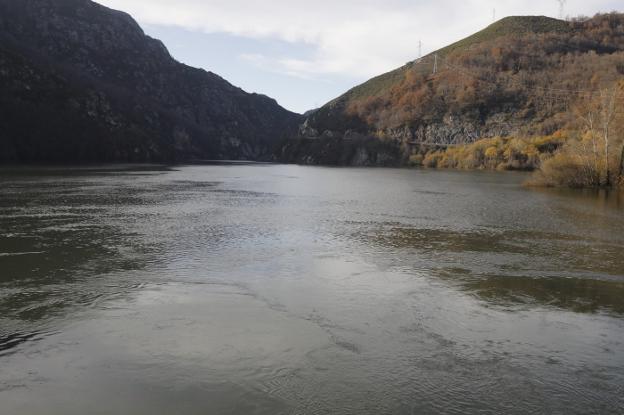 Los embalses pasan de su nivel más bajo en 20 años a estar casi llenos en un mes