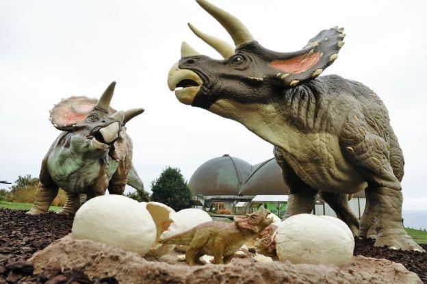huevo triceratops