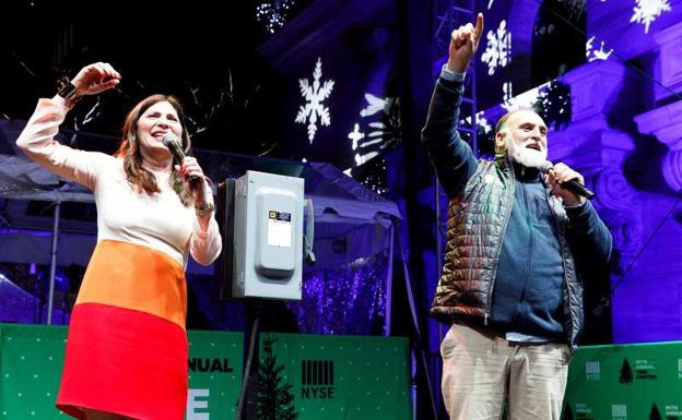 José Andrés enciende el árbol de Navidad de la Bolsa de Nueva York