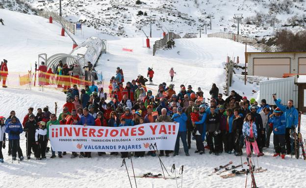 Nueva protesta para «salvar» Pajares mientras Fuentes se llena de esquiadores