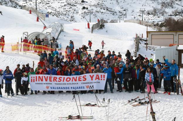 Nueva protesta para «salvar» Pajares mientras Fuentes se llena de esquiadores
